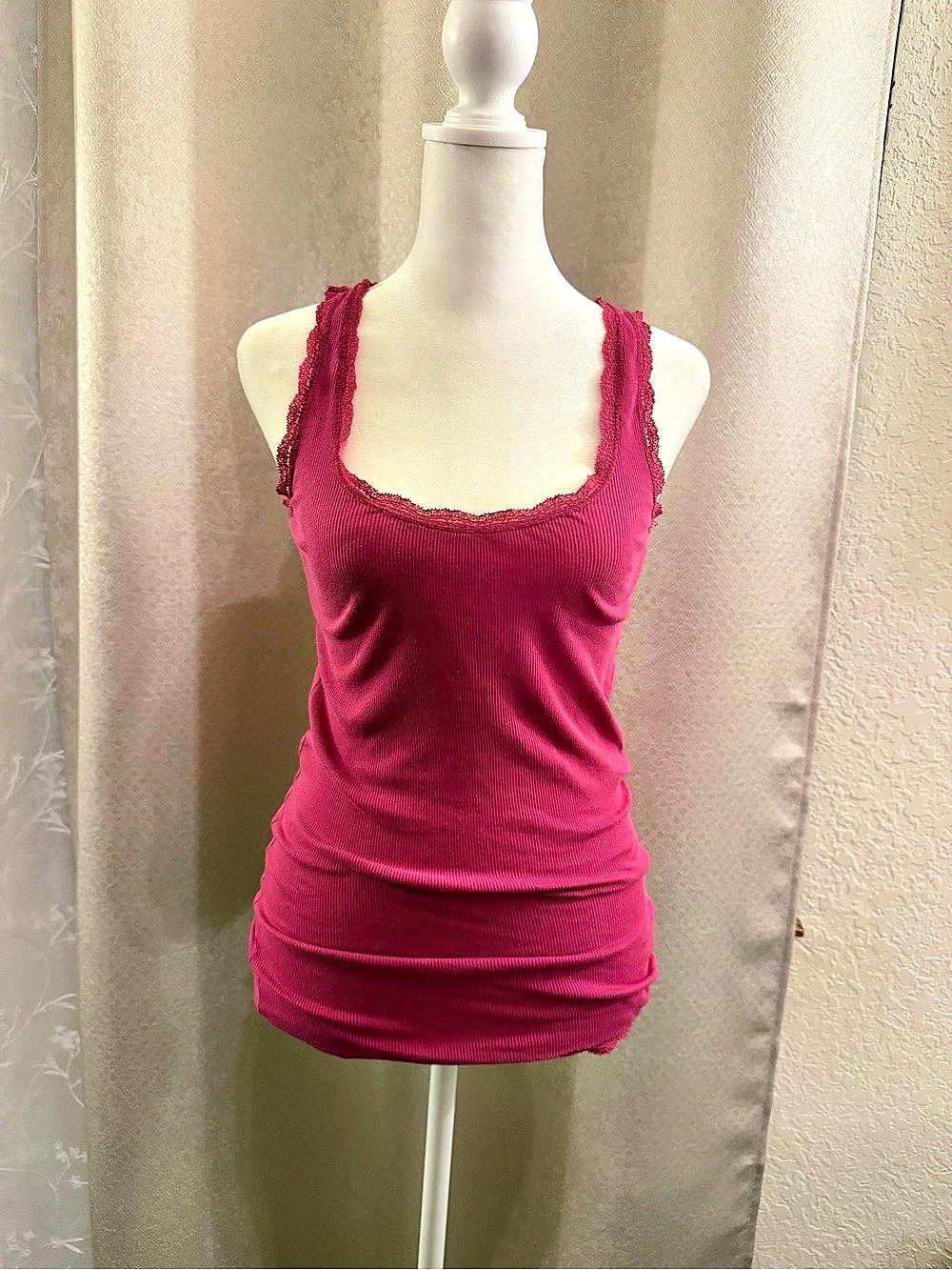 Y2K American Eagle Lace-Trim Tank Top in Pink